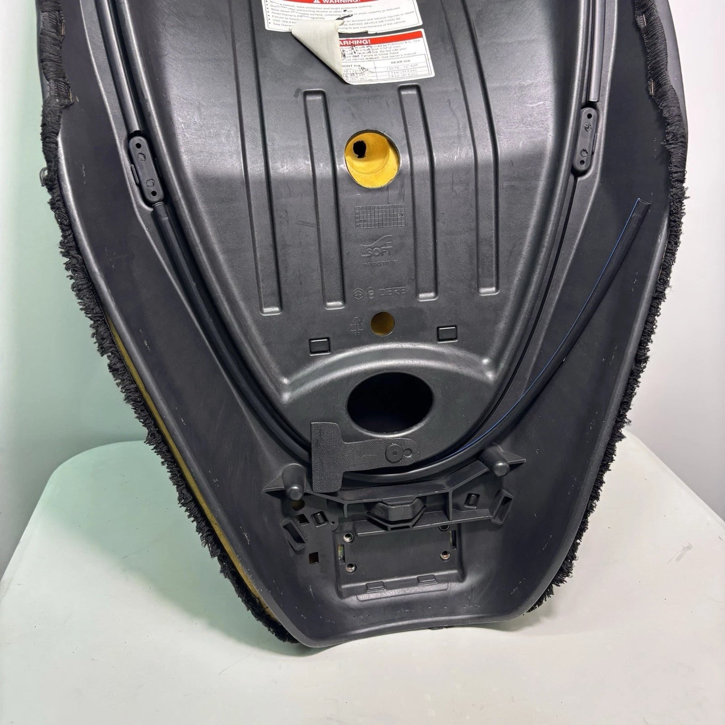 2009 VESPA PIAGGIO MP3 THREE WHEELER Scooter 400IE SEAT, OEM Black
