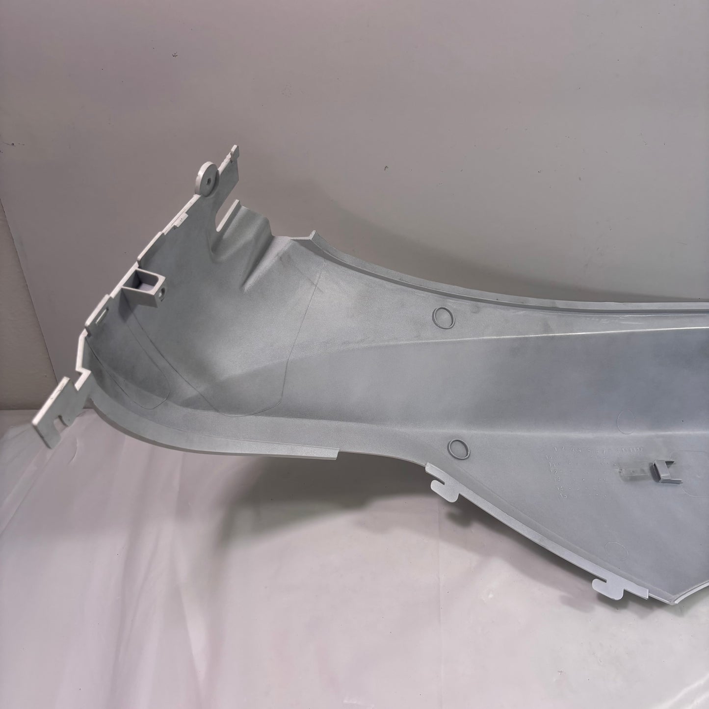 OEM SYM HD200 Evo Scooter Right Body Panel w/ Emblem, White. 8350G-HHR-000