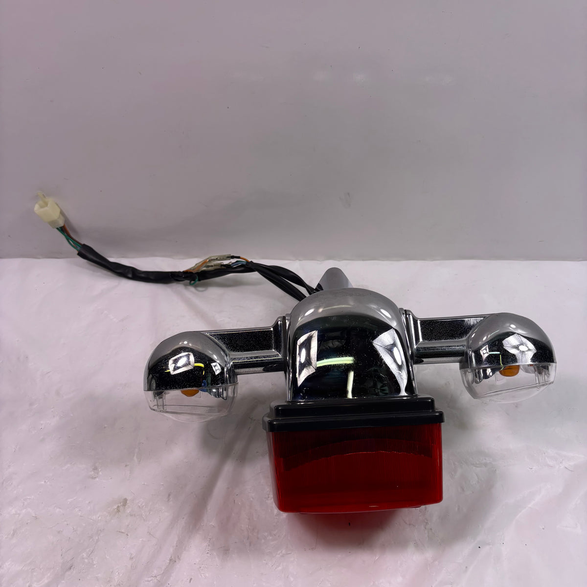 Tail Light Assembly for Lance Cali & Havana Classic 50/125/150/200i Chrome/red