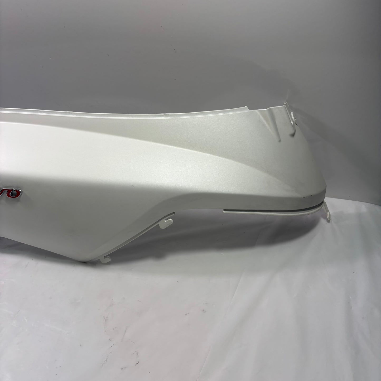 OEM SYM HD200 Evo Scooter Right Body Panel w/ Emblem, White. 8350G-HHR-000