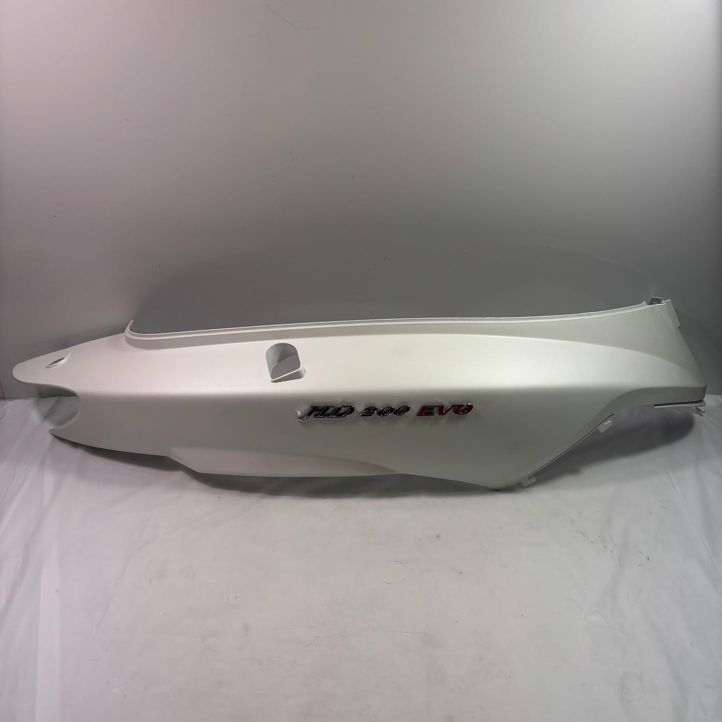 OEM SYM HD200 Evo Scooter Right Body Panel w/ Emblem, White. 8350G-HHR-000