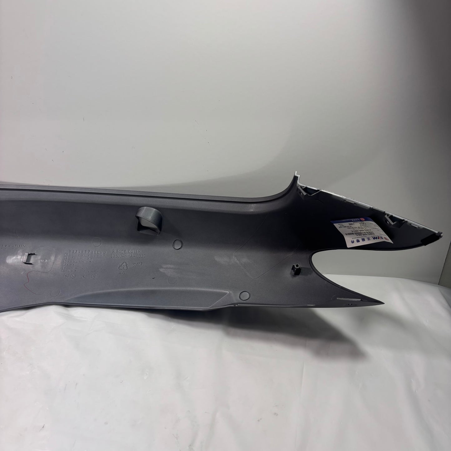 OEM SYM HD200 Evo Scooter Right Body Panel, Matte Black 8350G-HHR-000
