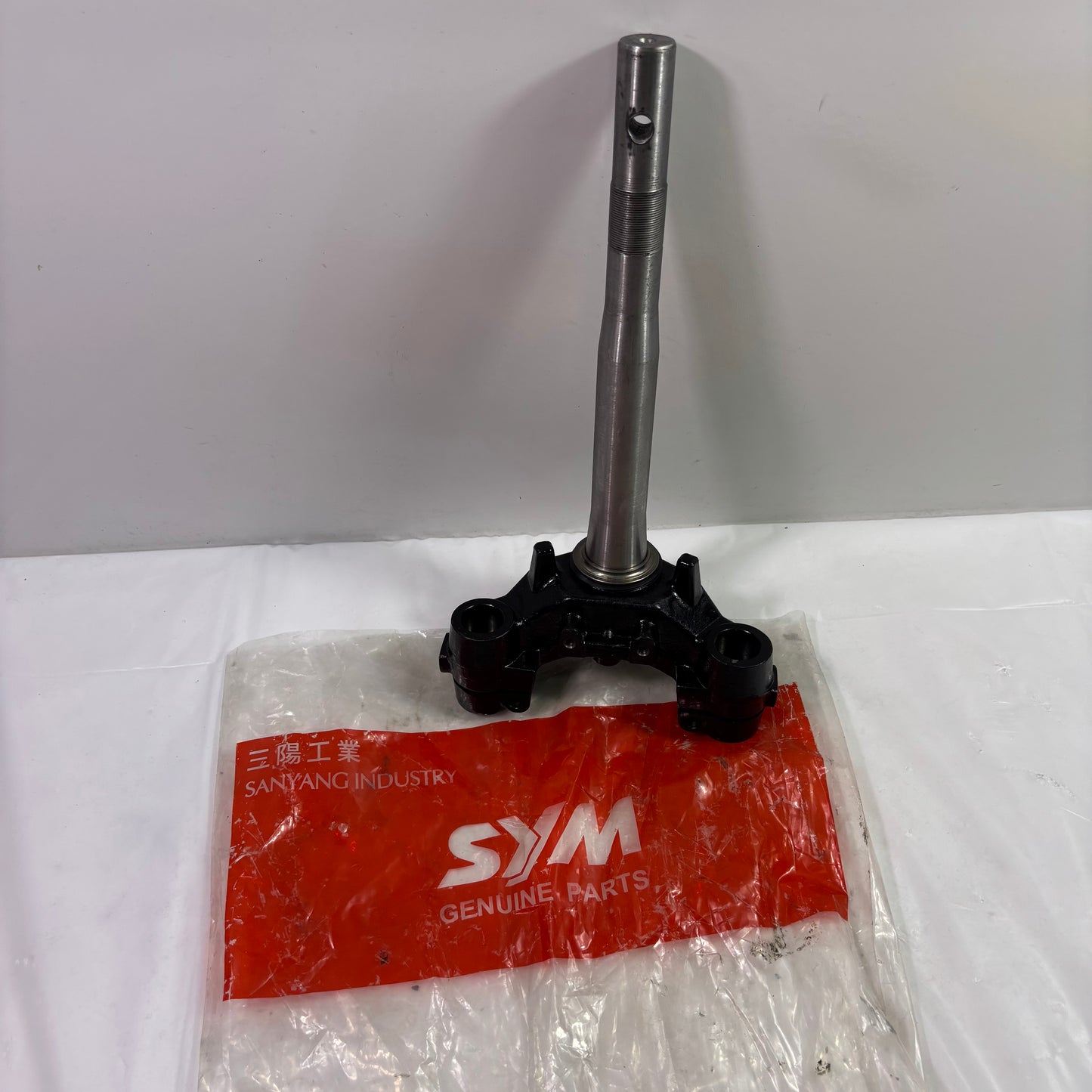 OEM SYM Symba 100 Triple Tree / Handle Steering Stem, Original New 53200-MKK-000