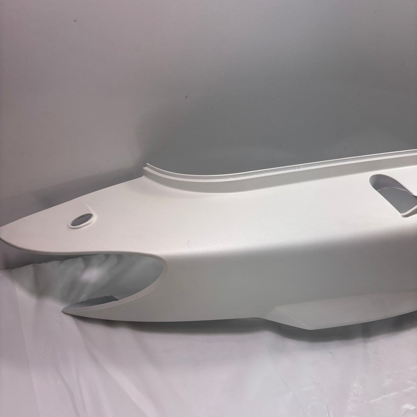 OEM SYM HD200 Evo Scooter Right Body Panel w/ Emblem, White. 8350G-HHR-000