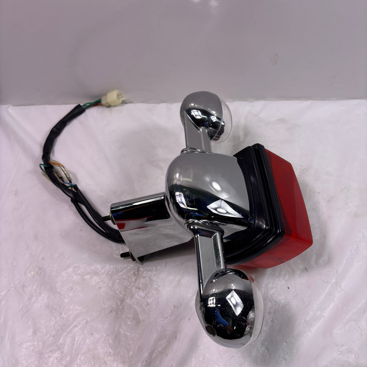 Tail Light Assembly for Lance Cali & Havana Classic 50/125/150/200i Chrome/red