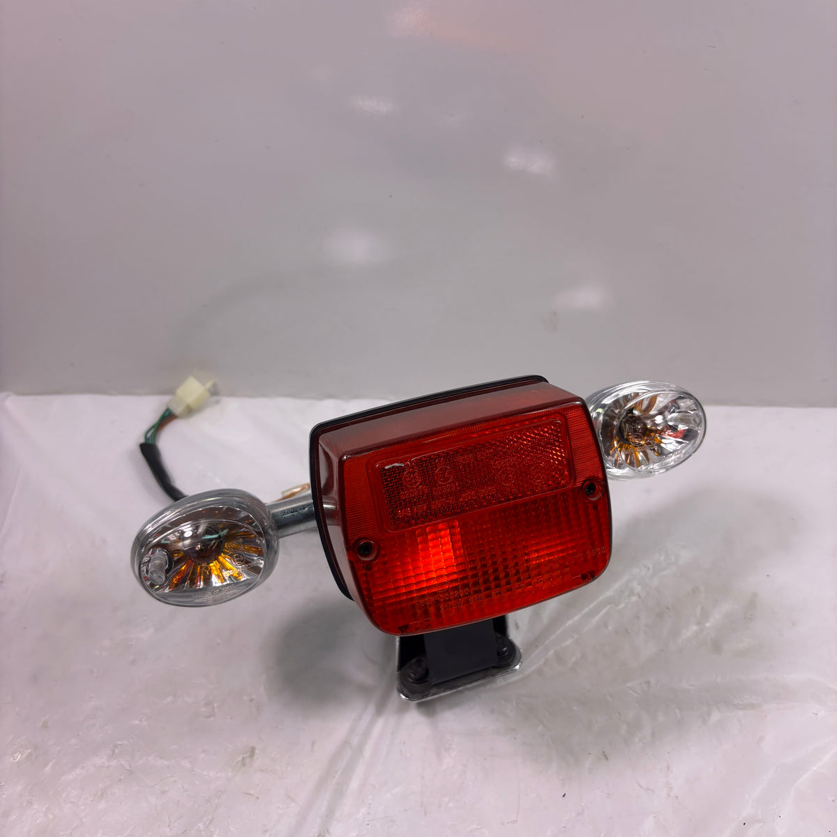 Tail Light Assembly for Lance Cali & Havana Classic 50/125/150/200i Chrome/red