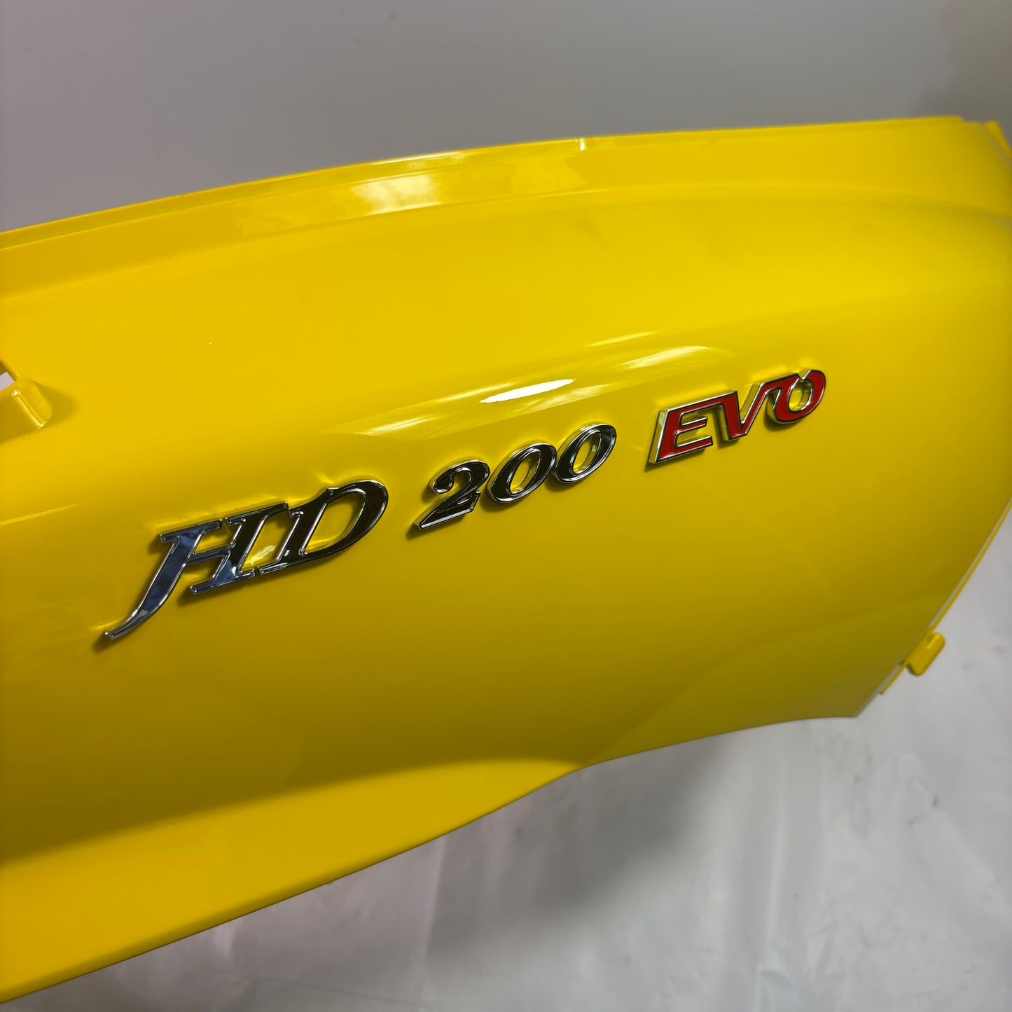 OEM SYM HD200 Evo Right Body Panel, Gloss Yellow w/ Emblem 8350G-HHR-000