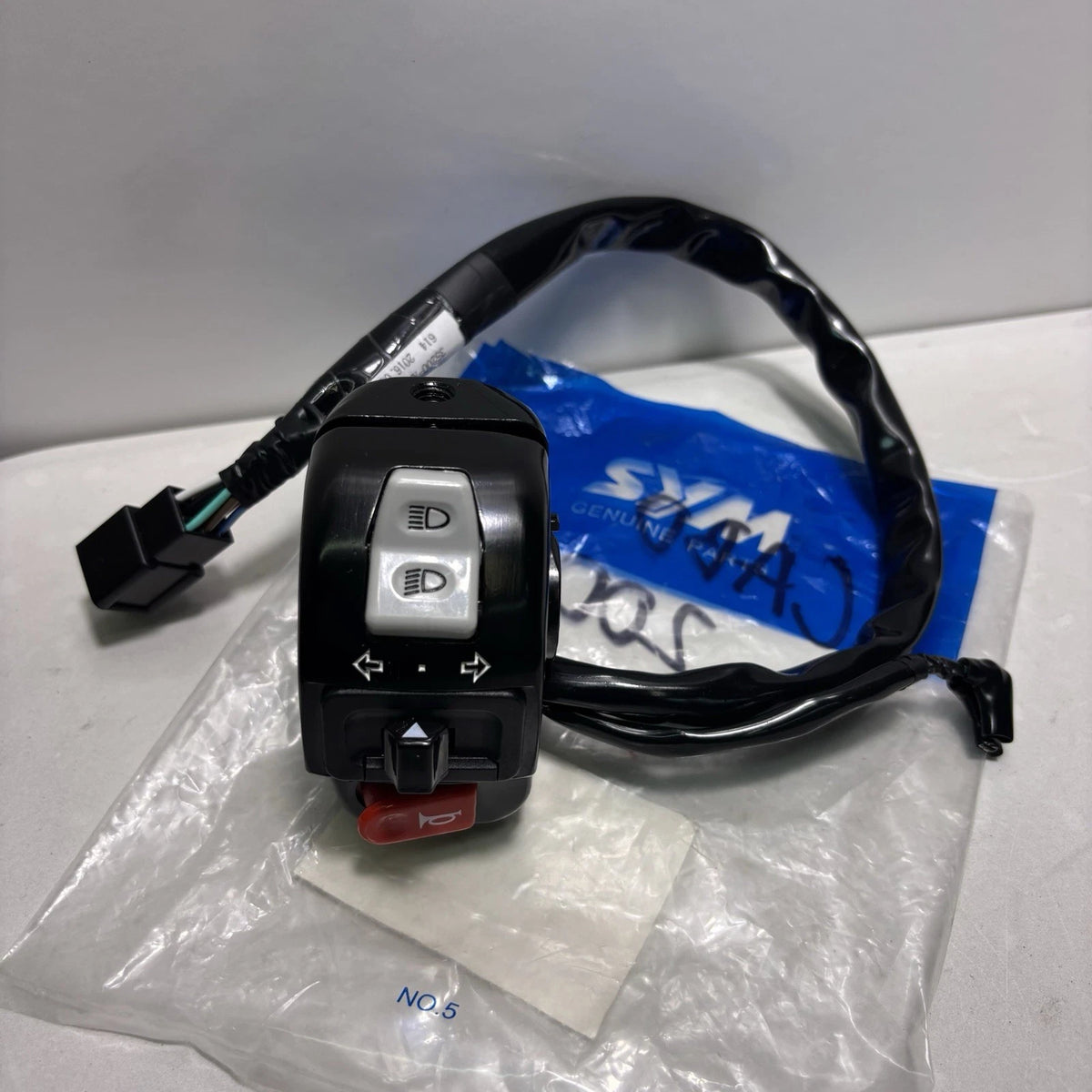 OEM Lance Cabo 200i Left Handle Control Switch, OEM Horn, Etc 35200-AE4-000
