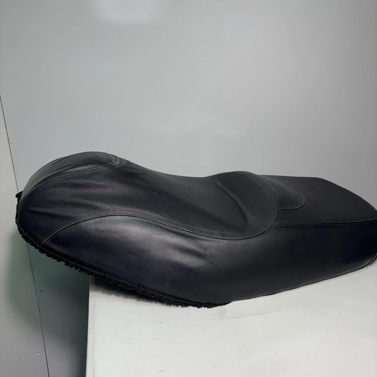 2009 VESPA PIAGGIO MP3 THREE WHEELER Scooter 400IE SEAT, OEM Black