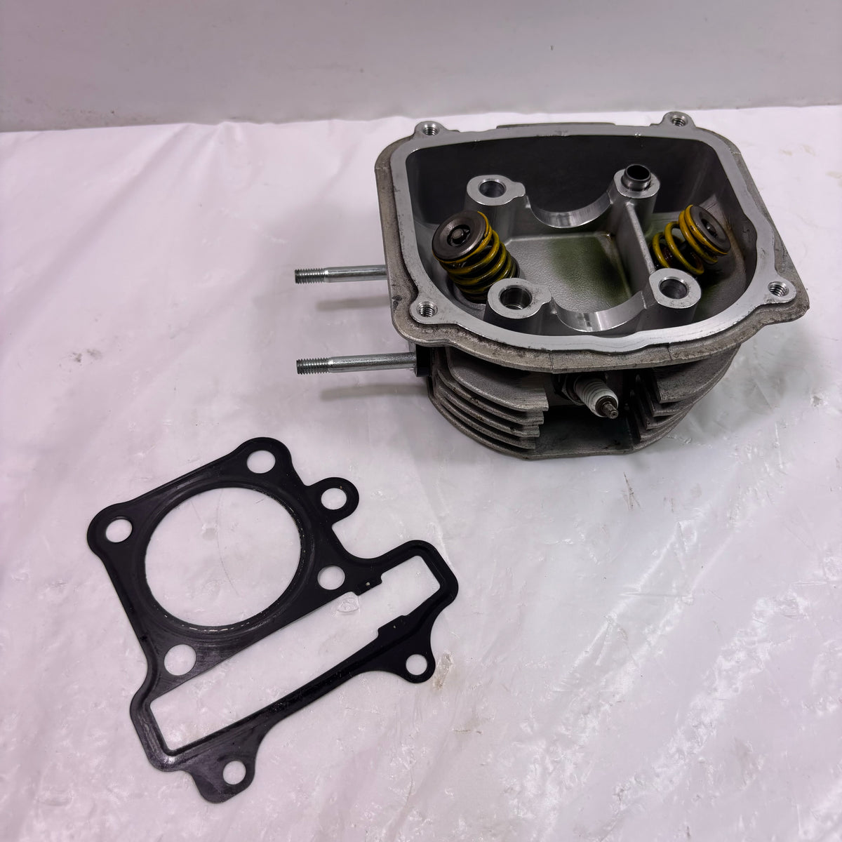 OEM Genuine Buddy 125 Scooter Cylinder Head Comp w/ Valves, gasket (Pre Owned)