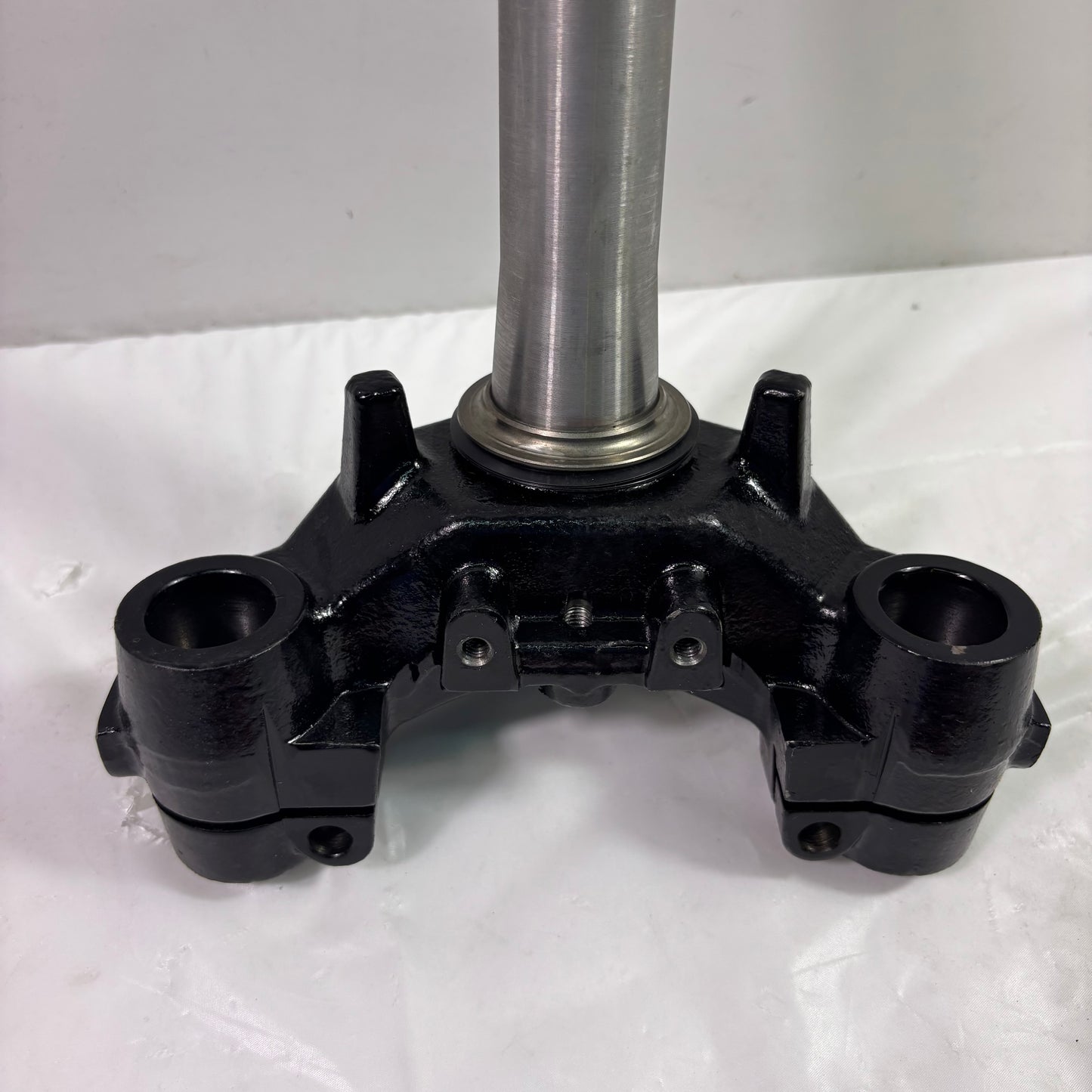OEM SYM Symba 100 Triple Tree / Handle Steering Stem, Original New 53200-MKK-000